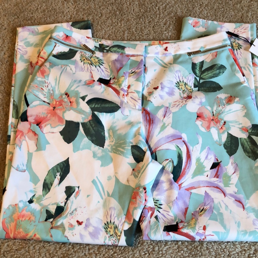 Calvin Klein Floral Cropped Pants in Mint, Coral, Green - Picture 4 of 8